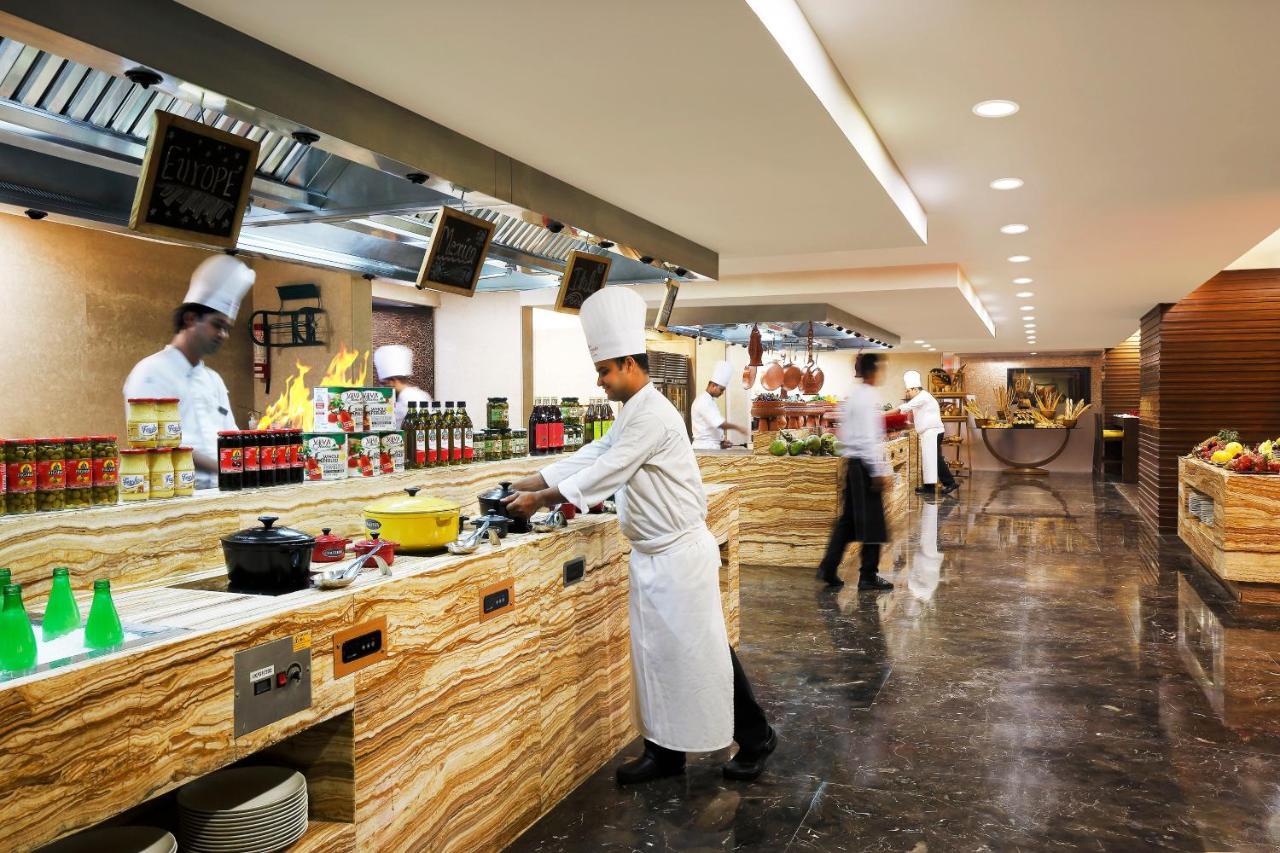 Crowne Plaza Ahmedabad City Centre By Ihg Extérieur photo