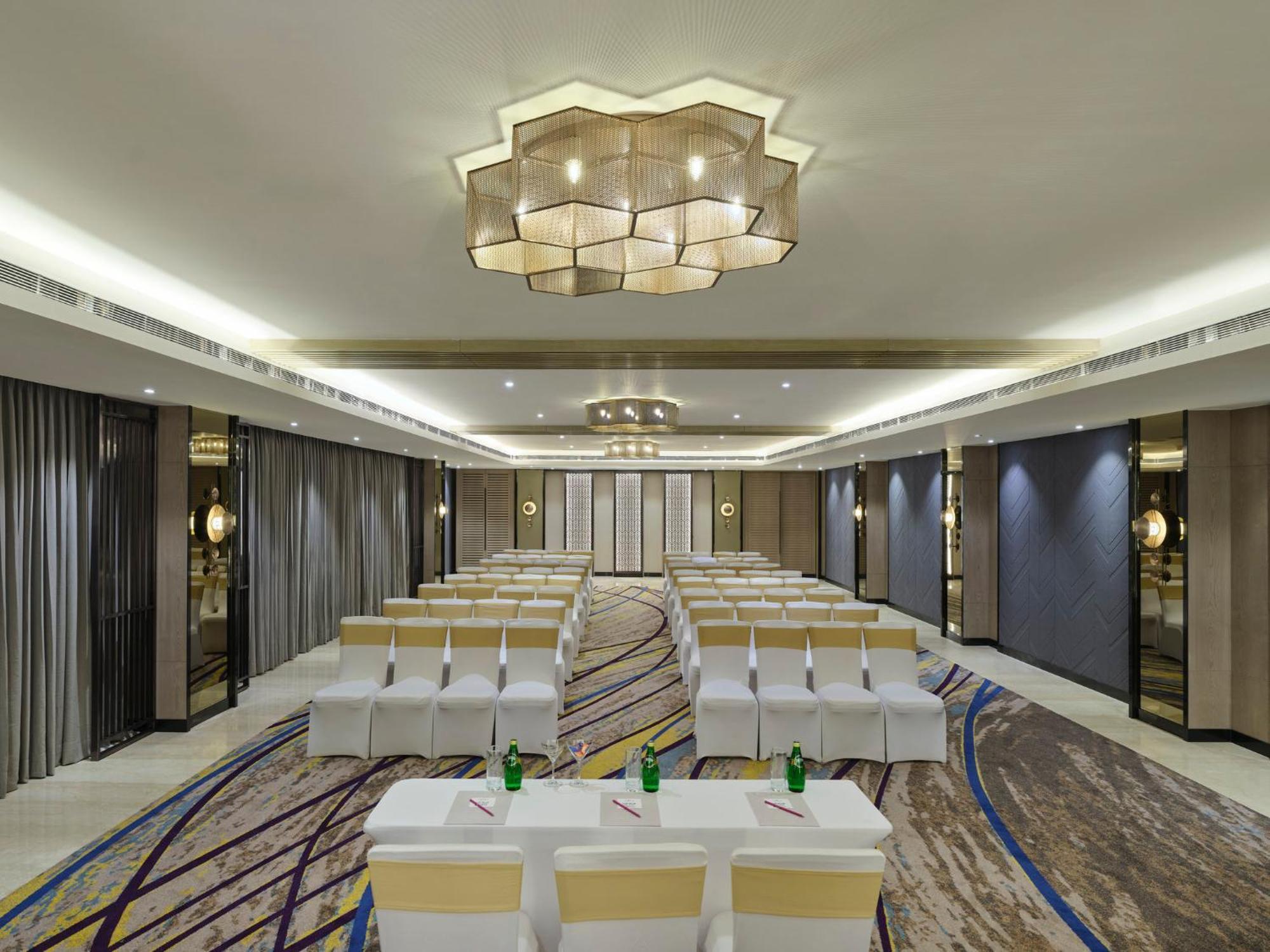 Crowne Plaza Ahmedabad City Centre By Ihg Extérieur photo