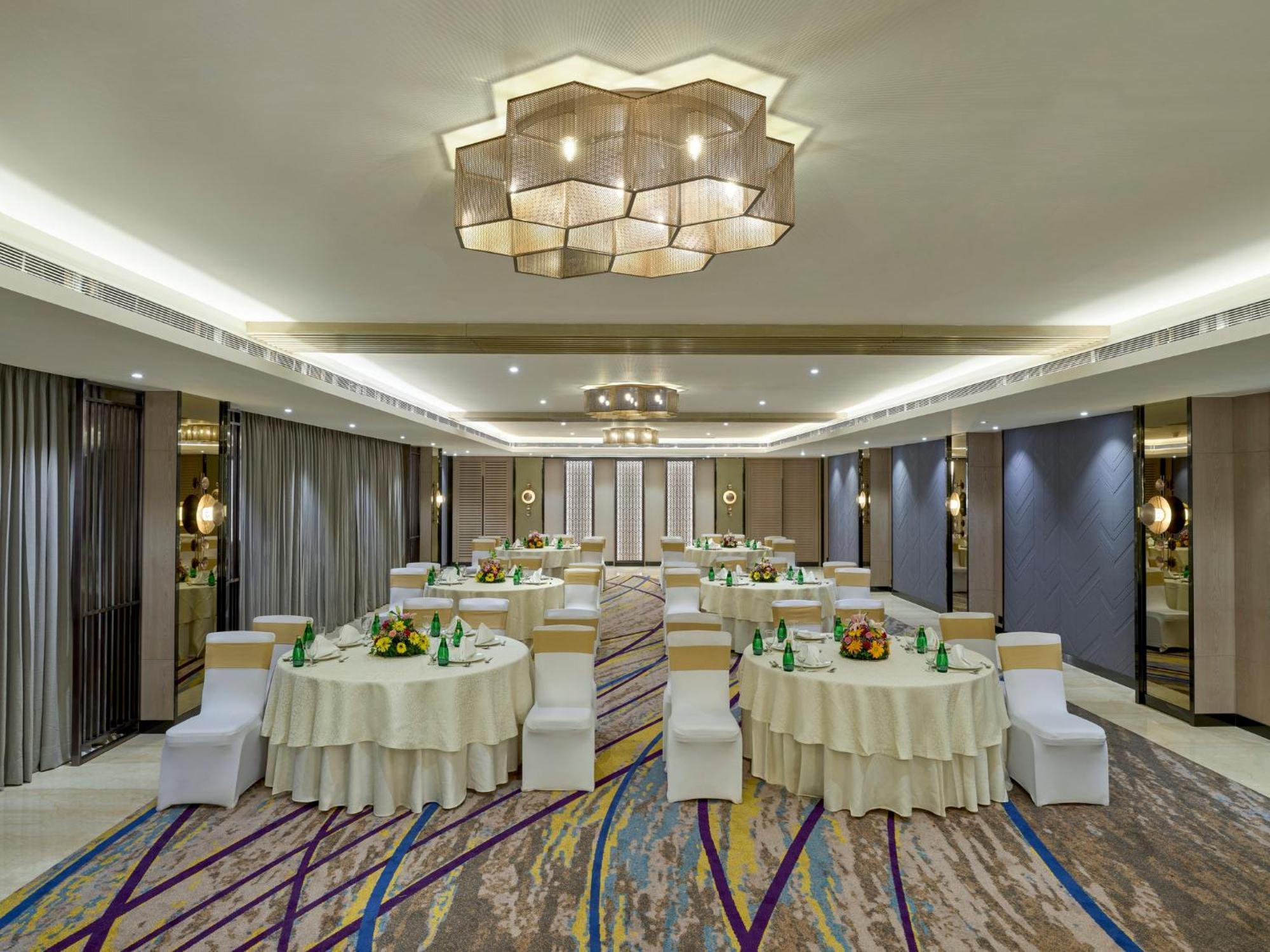 Crowne Plaza Ahmedabad City Centre By Ihg Extérieur photo