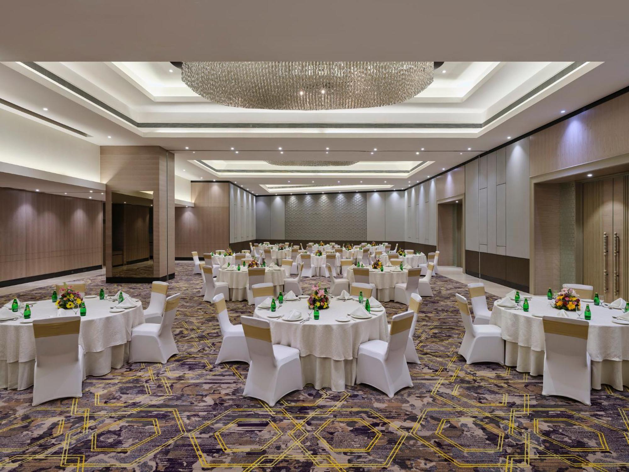 Crowne Plaza Ahmedabad City Centre By Ihg Extérieur photo